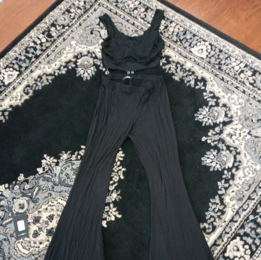 Fashion Nova Keep it on the low set